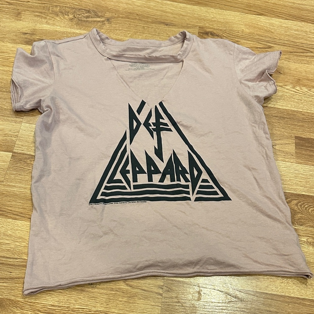 Def Leppard Graphic Tee in Pink